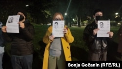 Antiratni aktivisti drže portrete civilnih žrtava rata u Ukrajini na skupu u Beogradu, 19.11.2024.