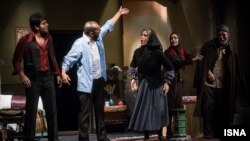 نمایش تانگوی تخم مرغ داغ