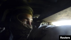 Український війьковослужбовець поблизу Донецького аеропорту, 5 червня 2015 року