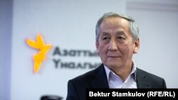 Акылбек Сариев.