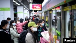 28 березня жителі Уханю знову отримали змогу використовувати зачинене до цього метро на тлі покращення ситуації із коронавірусом. Проте нові дані свідчать про можливе зростання кількості так званих «тихих розповсюджувачів» інфекції