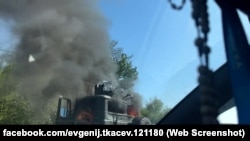 Вантажівка, уражена FPV-дроном на трасі Добропілля – Покровськ у Донецькій області, фото ілюстративне