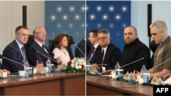 Представники української (праворуч) та російської (ліворуч) делегацій взяли участь у другому раунді прямих переговорів у Стамбулі 2 червня 2025 року. (комбіноване зображення)