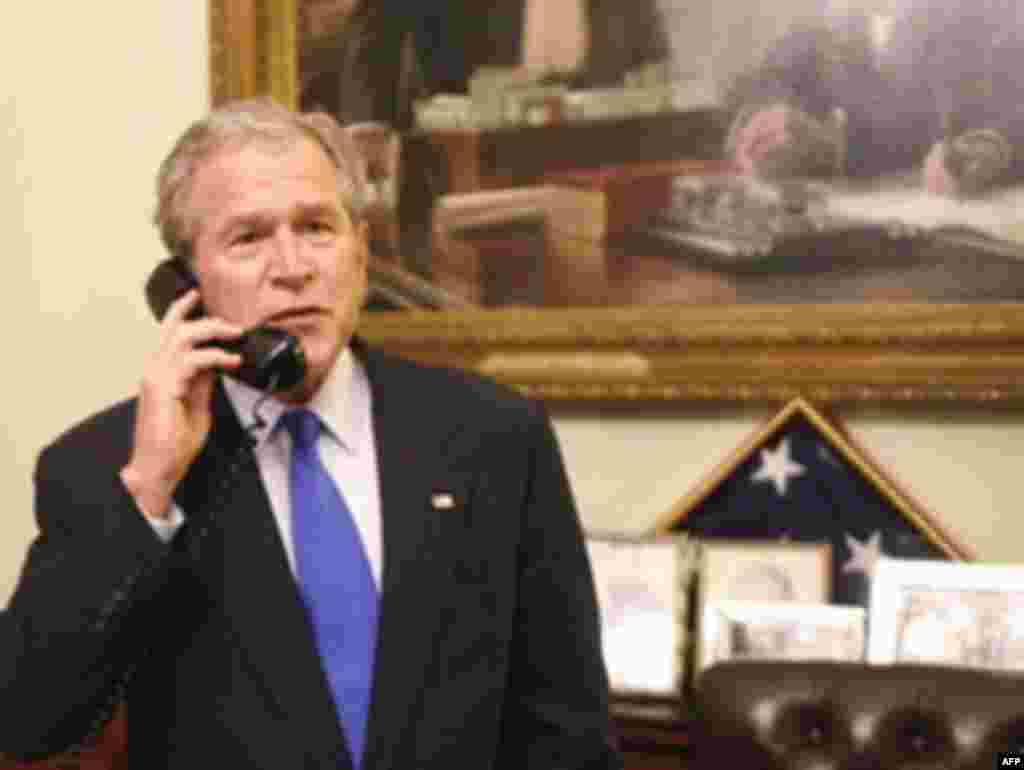 Presidenti Xhorxh Bush përgëzon Obaman për fitore.