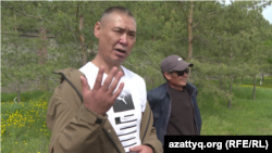 Сварщик Ернур Нурсеитов в числе других строителей, которые работали на «конюшне президента» и не могут получить деньги. Астана, 28 апреля 2025 года