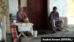 Florica și Ioan Mirică au revenit de 10 ani în Răsmirești (Teleorman), comună din care au plecat în urmă cu jumătate de secol la muncă în București.