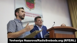 Денис Тарасов (л.) та міський голова Запоріжжя Володимир Буряк (п.)