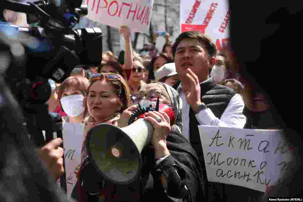 Айымдардын укугун коргоп келген эркектер