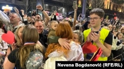 Doček uz zagrljaj za studente koji su pešice došli do Beograda.