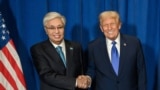 Президент Казахстана Касым-Жомарт Токаев и президент США Дональд Трамп в кулуарах сессии Генассамблеи ООН в Нью-Йорке. 30 сентября 2025 года