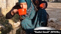 Сокини деҳаи Бӯстон дар шаҳри Панҷакент 