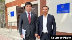 Актер Чыңгыз Мамаев адвокат Нурсултан Жаныбеков менен.
