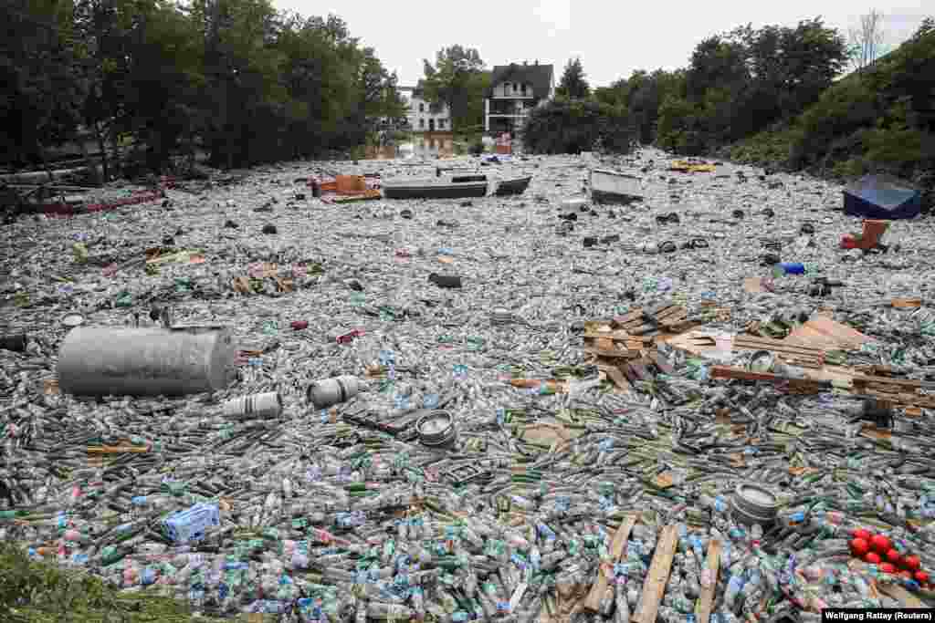 По обилните врнежи од дожд во Бад Ноенахр-Ахрвајлер, Германија, 15 јули 2021 година.