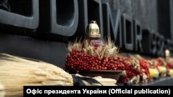 Меморіал жертвам Голодомору 1932-1933 років в Україні в центрі Вашингтона. США