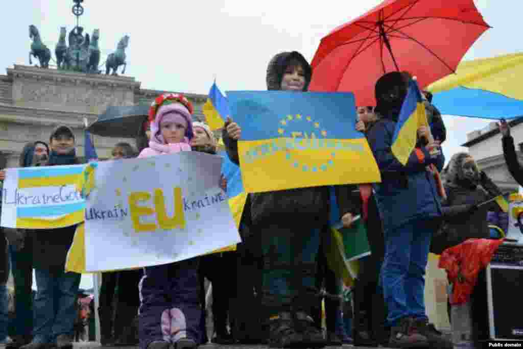 Митинг в Берлине (фото Facebook Julia Onyschenko)