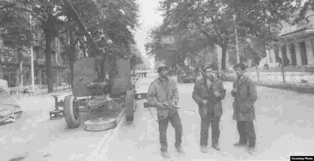 Война середины 1990-х (из книги Н.Дустова "Рана в теле родины"-1994 г.) -  consequencies of civil war in Tajikistan (1992-1997)