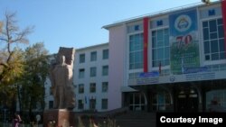 Главный корпус Государственной медицинской академии в Бишкеке