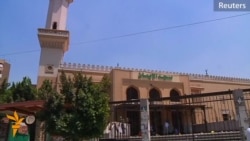 Сотні целаў у мячэці Каіра