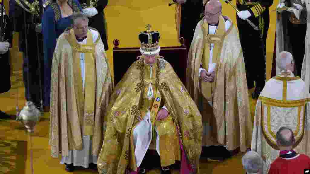 Krunisani kralj Čarls Treći