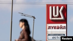 «Ми плануємо обговорити з нашими американськими партнерами можливість отримання певних послаблень або тимчасових ліцензій для окремих видів діяльності», – повідомив чиновник ЄС