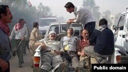 زخمیان اردوگاه اشرف در یکی از درگیری‌ها با نیروهای عراقی.