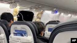 Fotografija nastala tokom leta Alaska Airlinesa kada je otpao dio trupa aviona, 5. januara 2024.