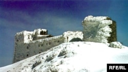 Так колишня обсерваторія на горі Піп Іван виглядає взимку