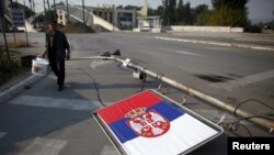 Flamuri i Serbisë - veriu i Mitrovicës/ foto nga arkivi