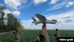 Бійці 141-ї ОМБр випробовують дрон-камікадзе літакового типу з дальністю ураження до 40 кілометрів