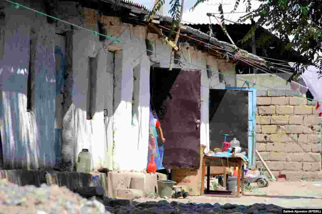 Батирге орто эсеп менен 2 миң сомдон 4 миң сомго чейин ижара акы, андан тышкары электр энергиясы, таштанды үчүн, суу үчүн өзүнчө акы төлөнөт.