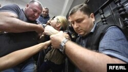 Небольшие стычки в течение всего дня происходили в нескольких городах страны. Лидировал в этом смысле Зугдиди