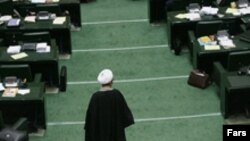 تلاش برای تشکيل اين کميته در پی آن صورت می پذيرد که اعلام شد به زودی نمايندگان ايران و آمريکا در خصوص عراق با يکديگر به گفت و گو خواهند نشست.