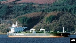 عکسی از نفتکش سونیون با پرچم یونان در سال ۲۰۱۷ که ۳۱ مرداد در نزدیکی بندر حدیده مورد حمله قرار گرفت