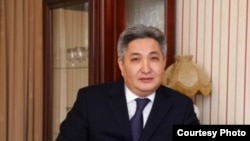 Болот Отунбаев.