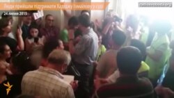 Люди прийшли підтримати журналістку Радіо Свобода Хадіджу Ісмаїлову в суді (відео)