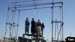 در روزهای اخير، شماری از محکومان به صورت دسته جمعی در ايران اعدام شده اند