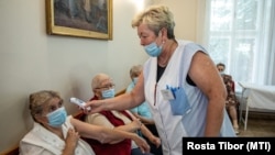 Lázat mérnek Vésztőn, 2021. augusztus 26-án.