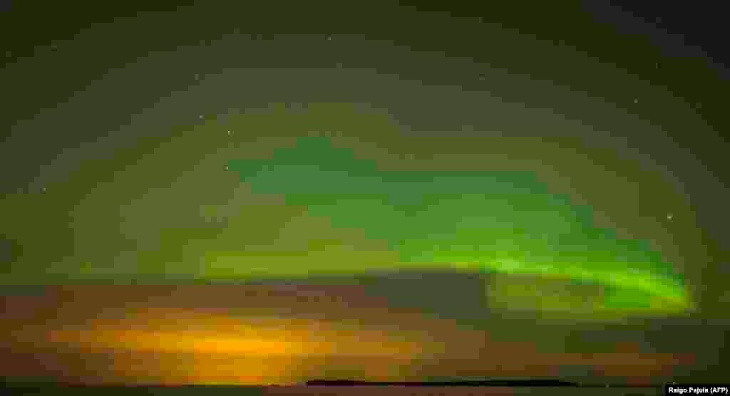 Полярне сяйво можна було бачили у столиці Естонії Таллінні (фото 17 березня 2013 року)