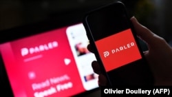 Попри часткову роботу сайту, більш популярний мобільний додаток, як і раніше, заборонений в Apple Store і Google Play