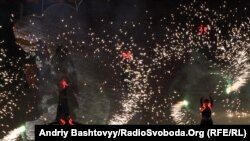 Новогодние и рождественские праздники трудно представить себе без фейерверков, хлопушек и петард