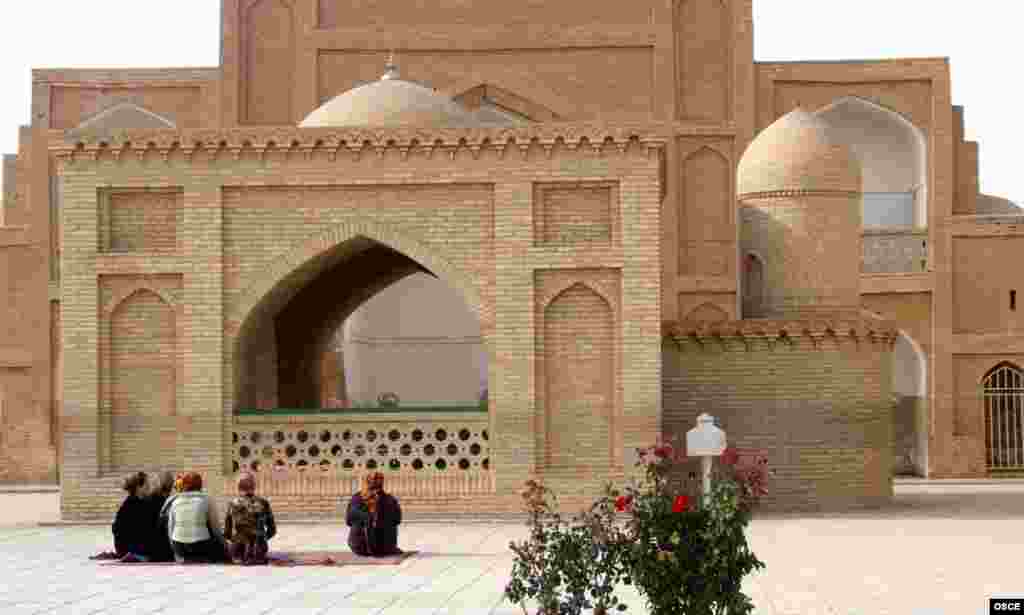 Туркменистан. Мечеть в Мары.