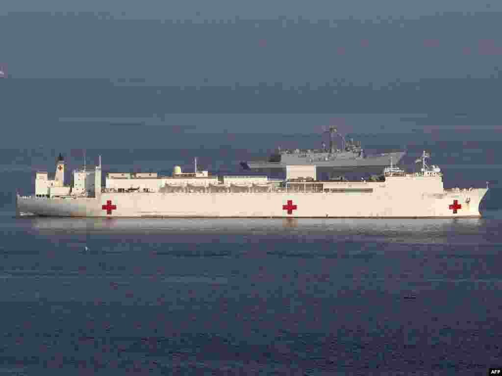 Američki brod-bolnica stigao je u Port-au-Prince