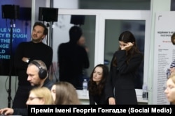 Роксолана Лісовська, Ольга Руденко та Георгій Тихий під час конференції для медіаспільноти «Медіадні»