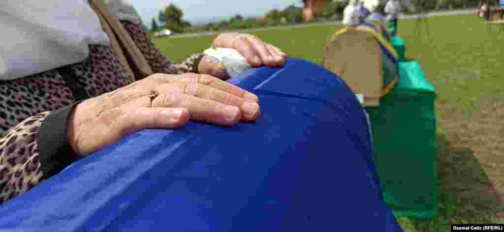 Žrtve su ubijene 1992. godine, a njihovi posmrtni ostaci u proteklom periodu su ekshumirani iz masovnih grobnica Korićanske stijene, Tomašica, Hrastova Glavica kao i na lokalitetima Kozarac - Garevci i Jablanica - Prosara.