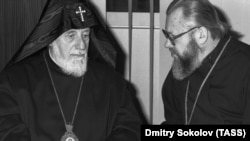 Католикос вірмен Вазген і архієпископ Іов (праворуч), 1989 рік