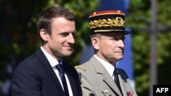 Emmanuel Macron cu hgeneralul de armată Pierre de Villiers la 14 iulie