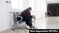 В тбилисском поселке Лило на пустыре стоит одноэтажное здание. Это тот самый приют для бездомных, который строился годами. Рассчитан он на 240 бенефициариев