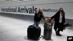 Marea Britanie a suspendat zborurile din Africa de Sud și alte cinci țări din sudul continentului african.