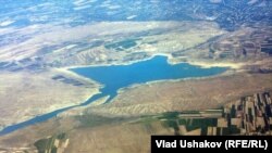 Одно из высокогорных озер Кыргызстана. Фото Влада Ушакова