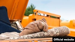  „Wertstoffhof” aka depozit de deșeuri mari (mobile, electrocasnicew, etc) care trebuiesc prelucrate special și nu pot fi aruncate într-un gunoi normal, Munchen, Germania. În aceste depozite există si o hala cu obiecte care mai pot fi folosite/refolosite.